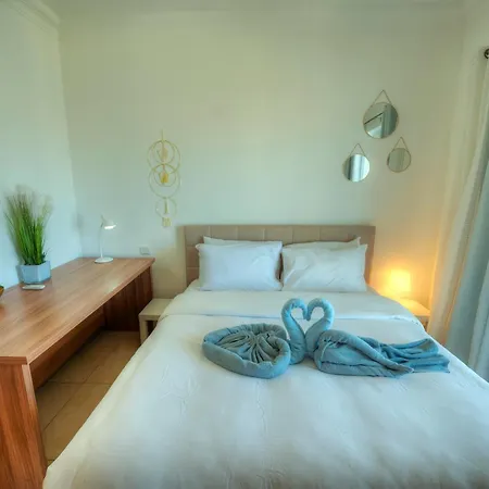 Seaview Terrace, 2bedrooms, Communal Pool Cogo1-1 דירה